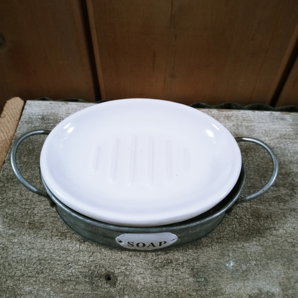 NWT Galvanized Wash Bin and Soap Set - Picture 6 of 6